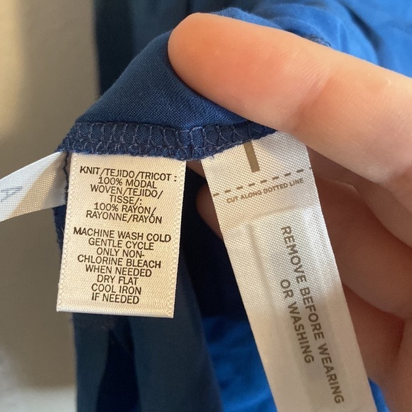 Lou & Grey Fluidtrim Top blue NWT size small - Picture 4 of 4